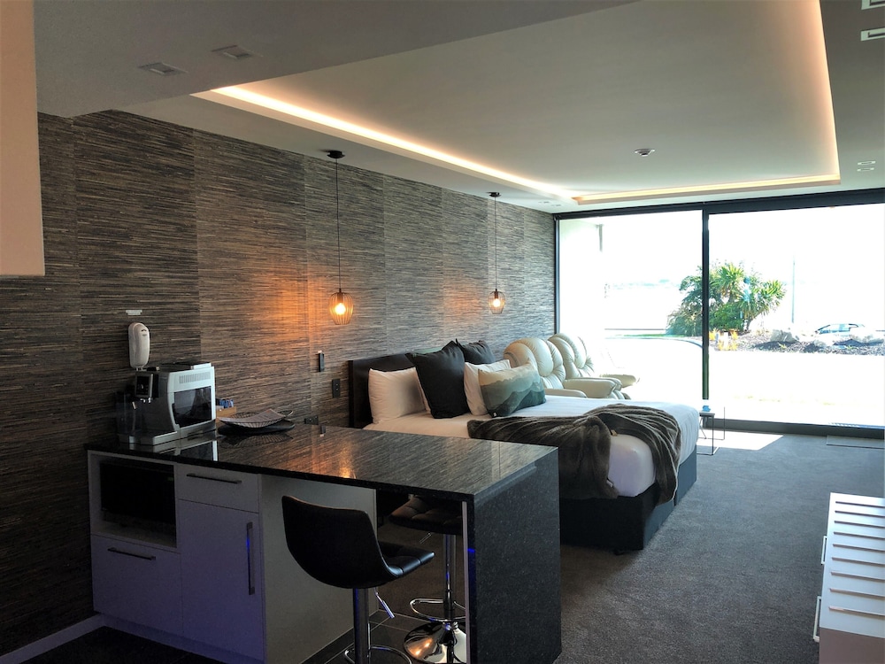 Fiordland Lakeview Motel and Apartments 53/67