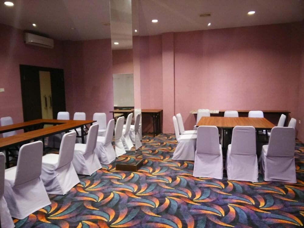 Atria Inn 26/39