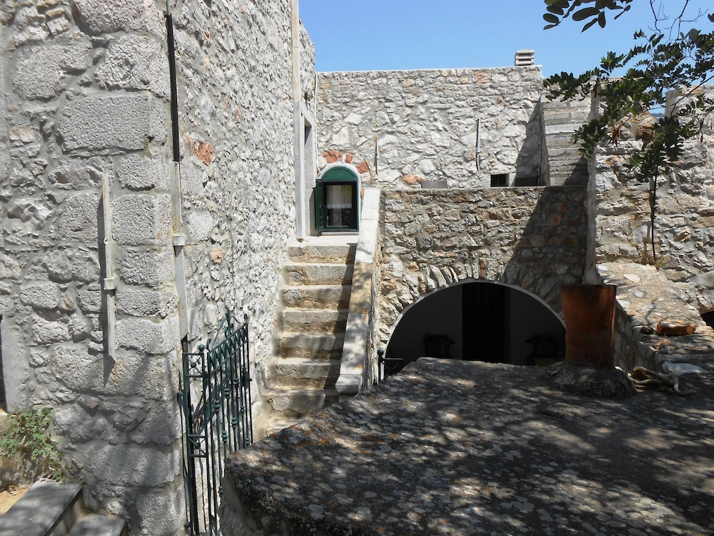 Spitakia 45/50