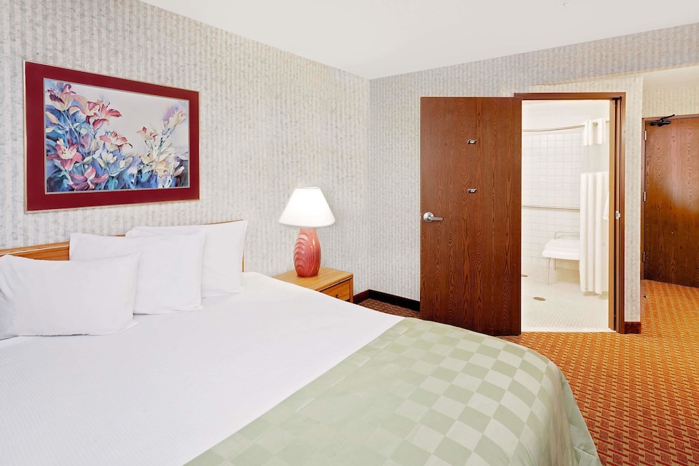 Baymont by Wyndham St. Joseph/Stevensville 10/39