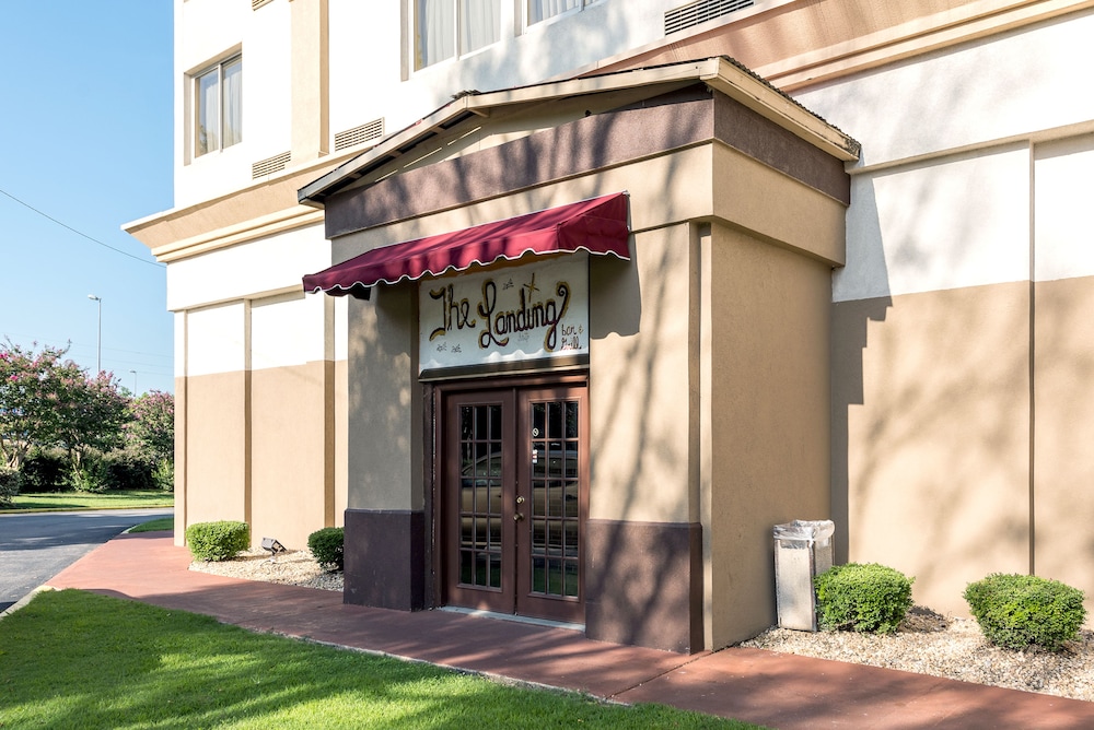 Ramada By Wyndham Birmingham Airport 7/31
