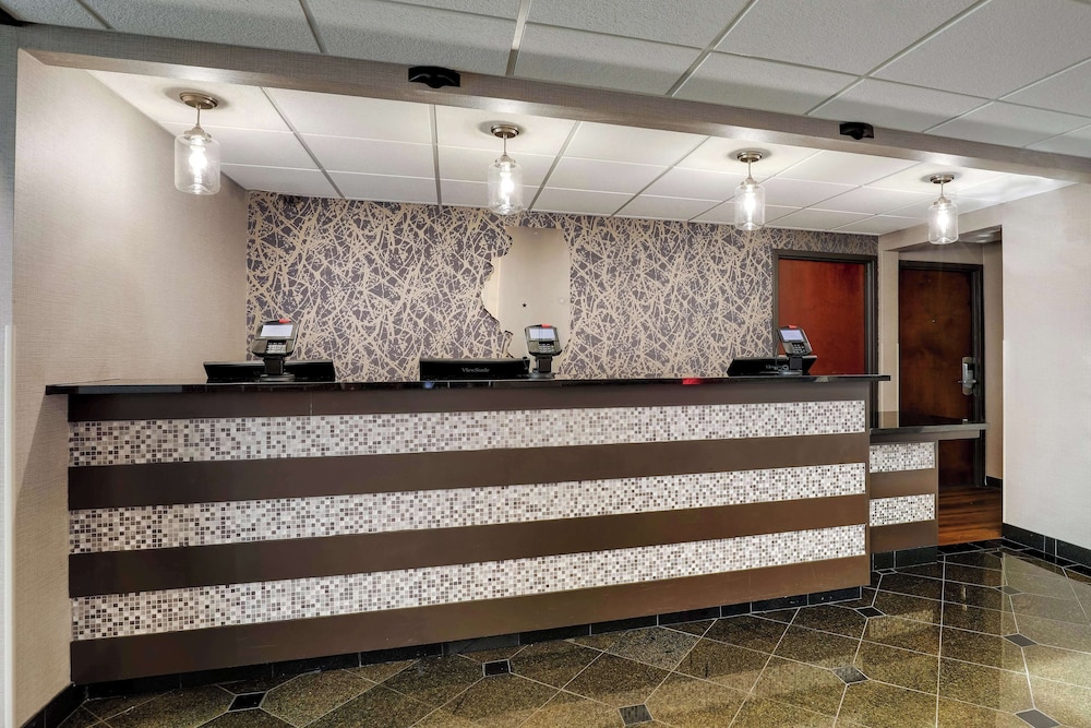 Drury Inn and Suites Springfield IL 1/50