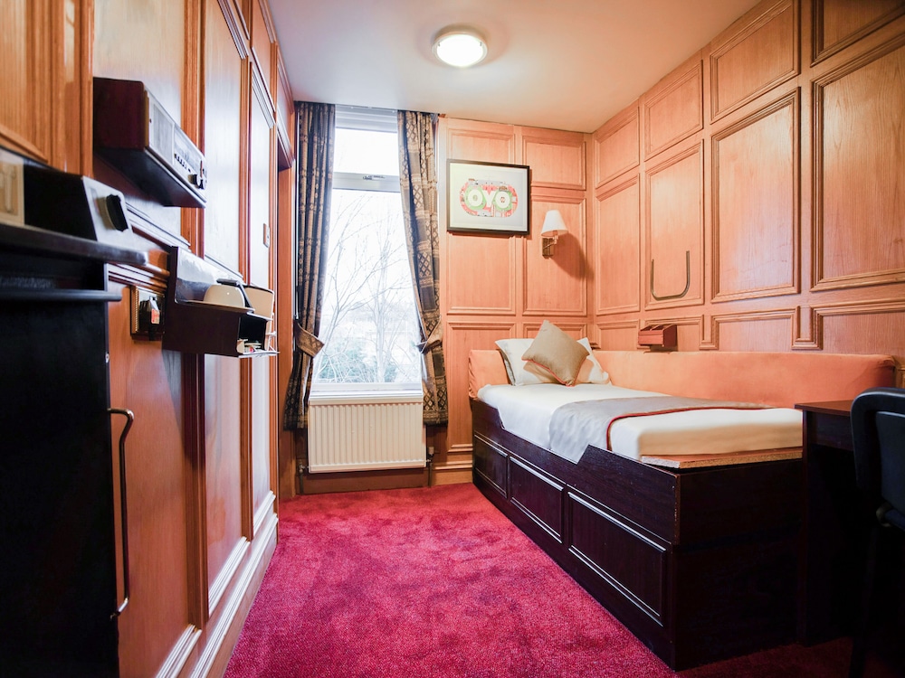 Rowers Hotel 7/48