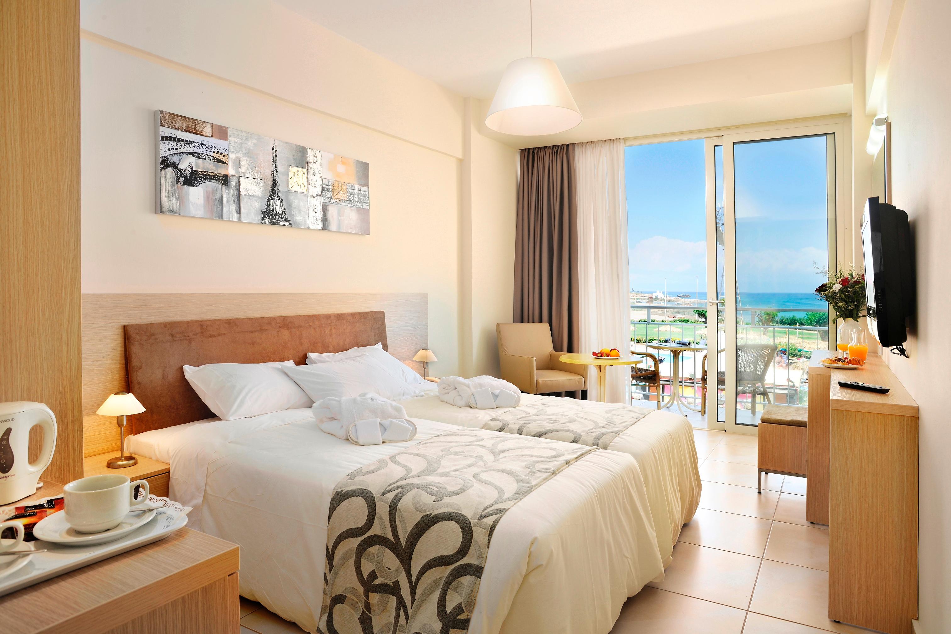 ROOM, DOUBLE OR TWIN BED, SIDE SEA VIEW