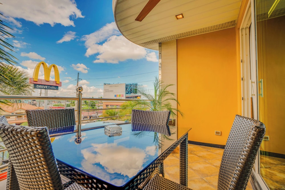 Fields Plaza Suites 32/65