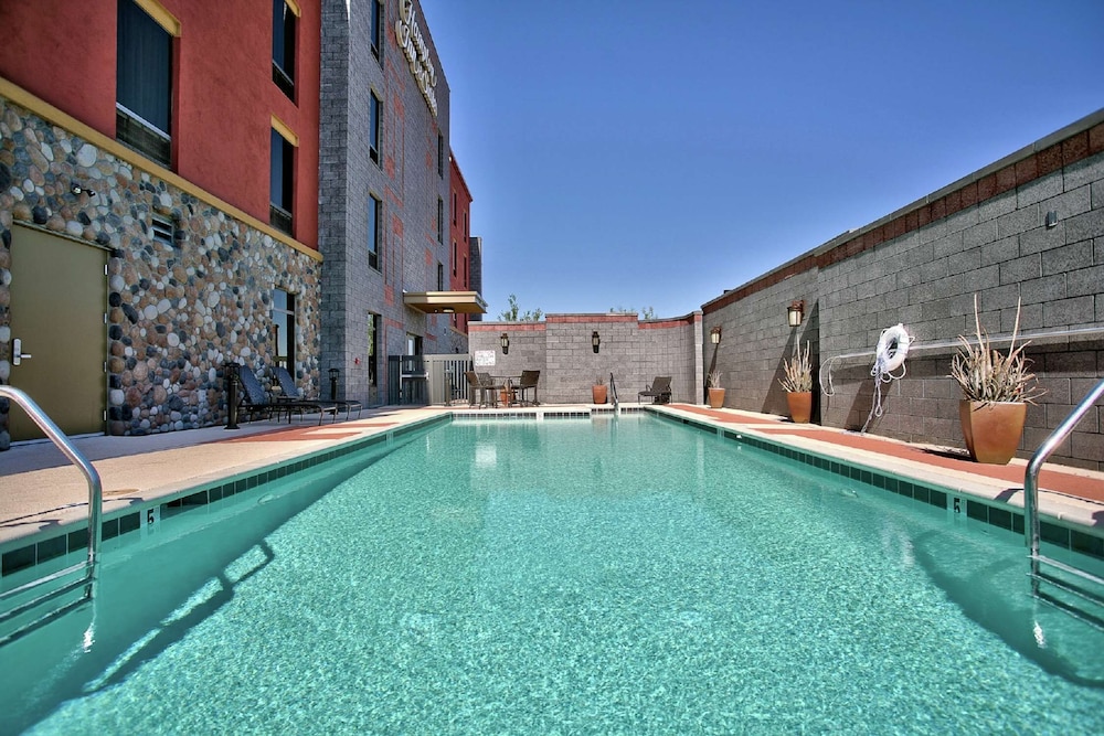 Hampton Inn And Suites Scottsdale Riverwalk 4/41