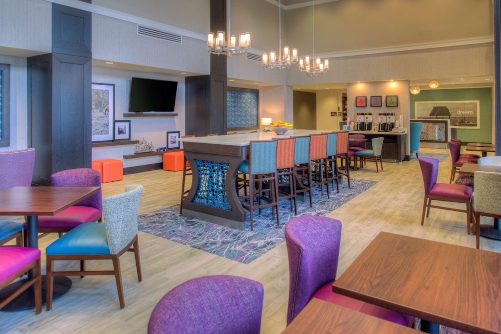 Hampton Inn & Suites Wixom 47/61