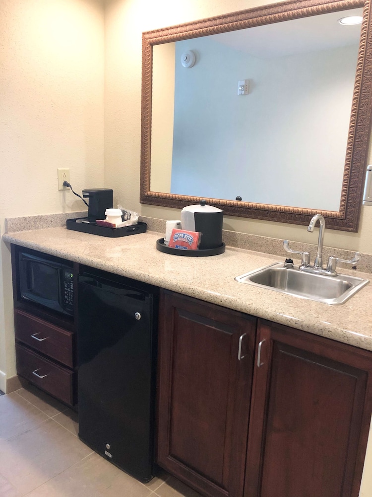 Hampton Inn And Suites Norfolk Airport 32/46