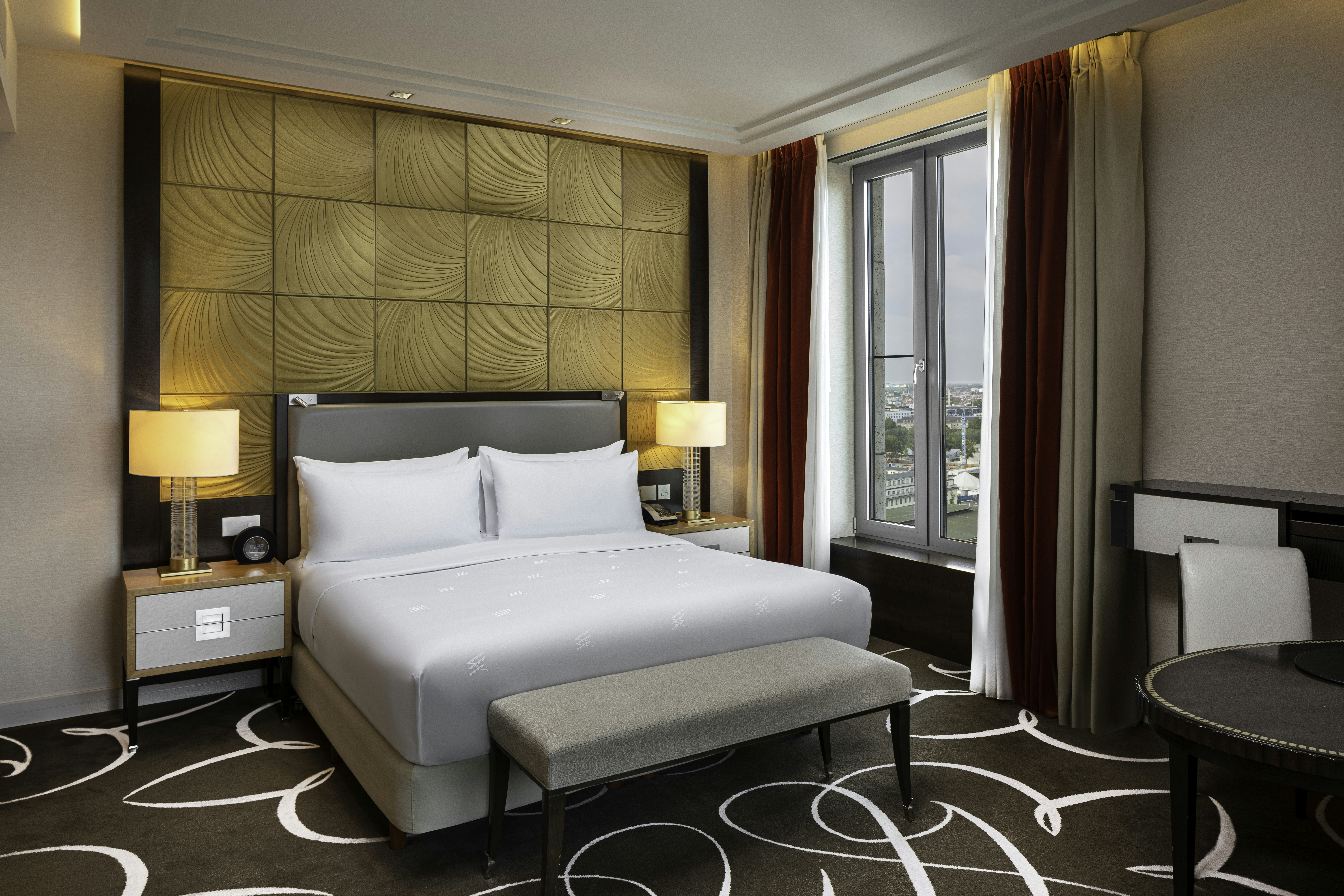 Deluxe, King Bed, Church View