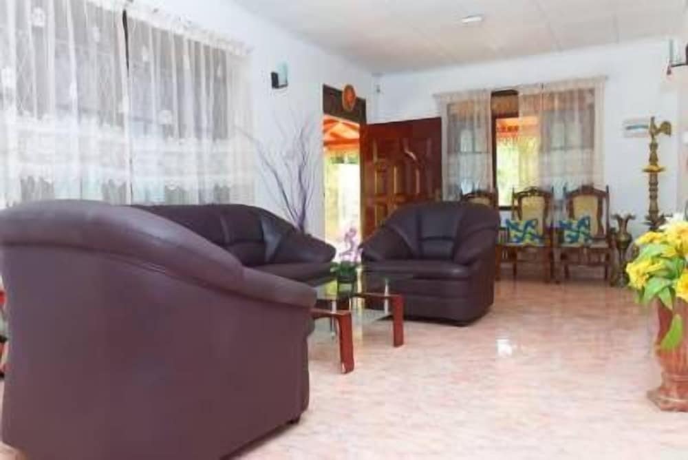Damith Tourist Inn 28/44