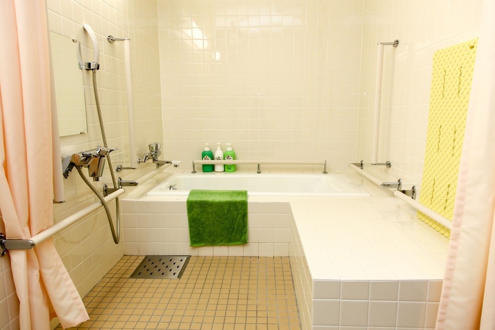 Shin-Osaka Youth Hostel 32/36