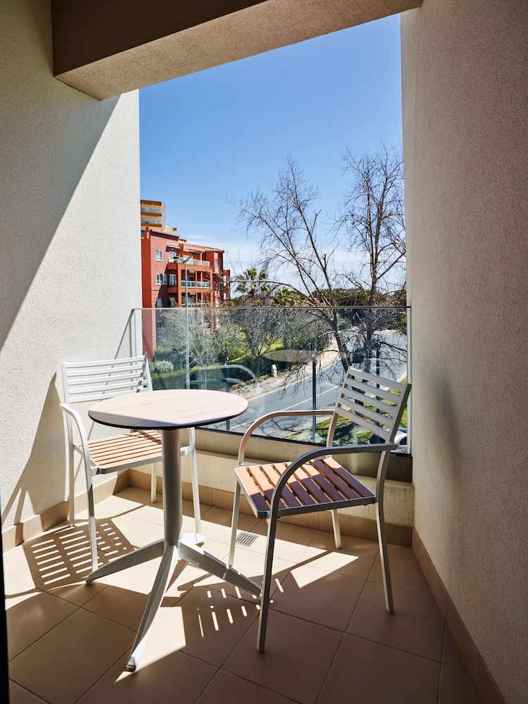 Rochavau Hotel 24/29
