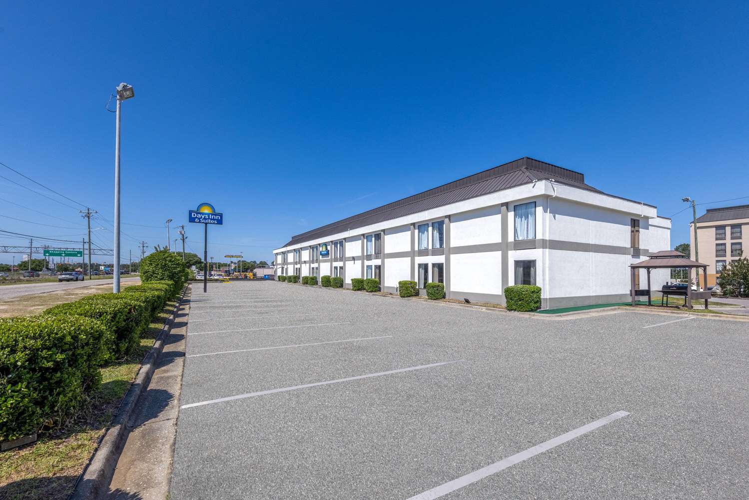 Days Inn & Suites by Wyndham Fort Bragg/Cross Creek Mall 34/41