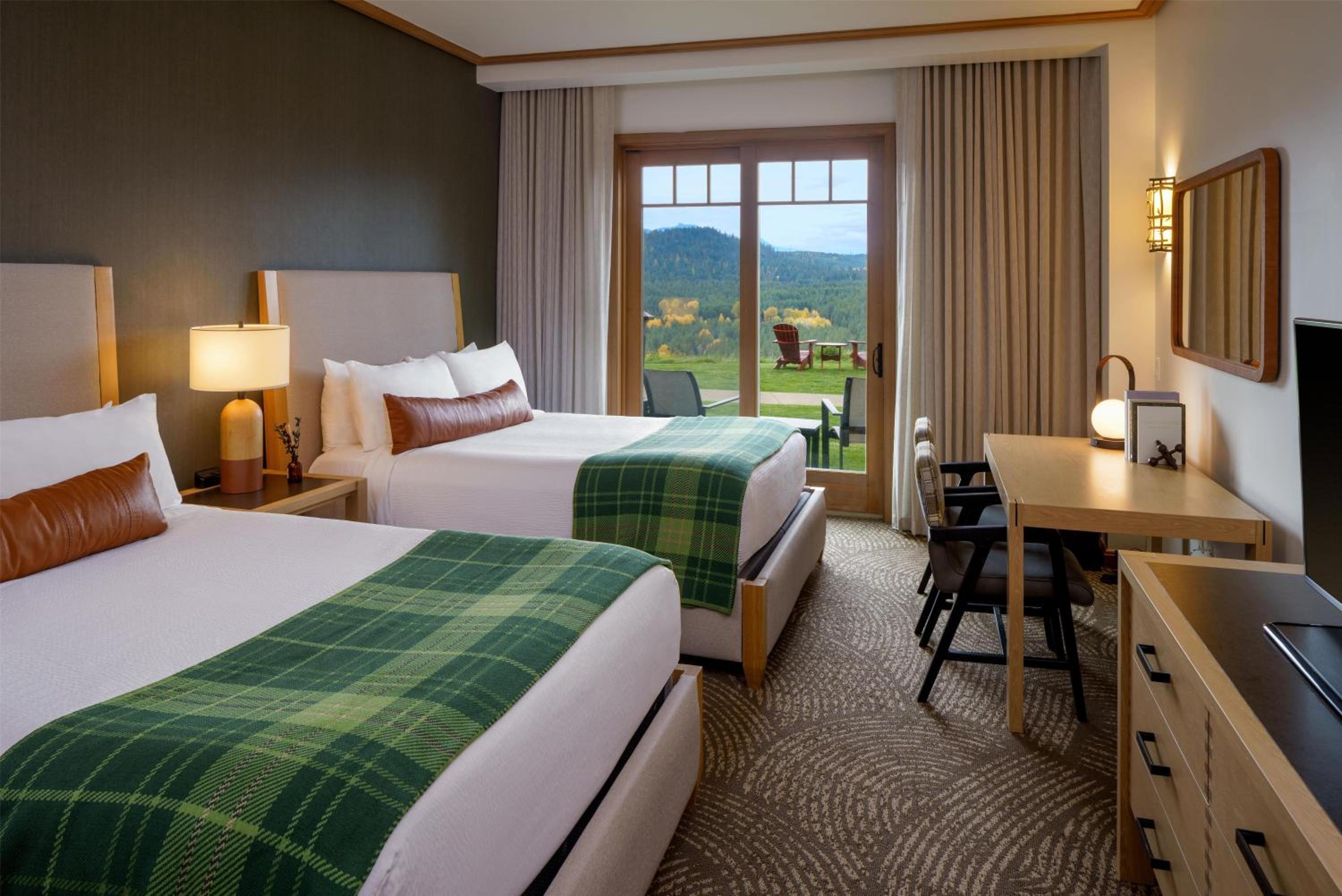 Renovated, Lodge, 2 Queen Beds, River View