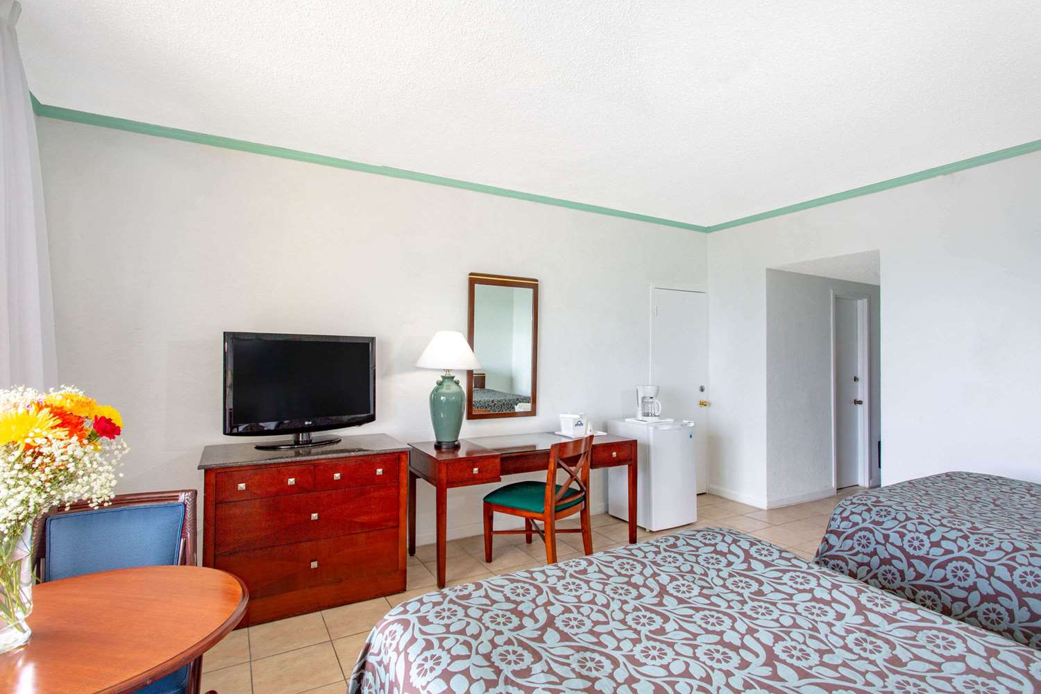 Thunderbird Hotel 5/20