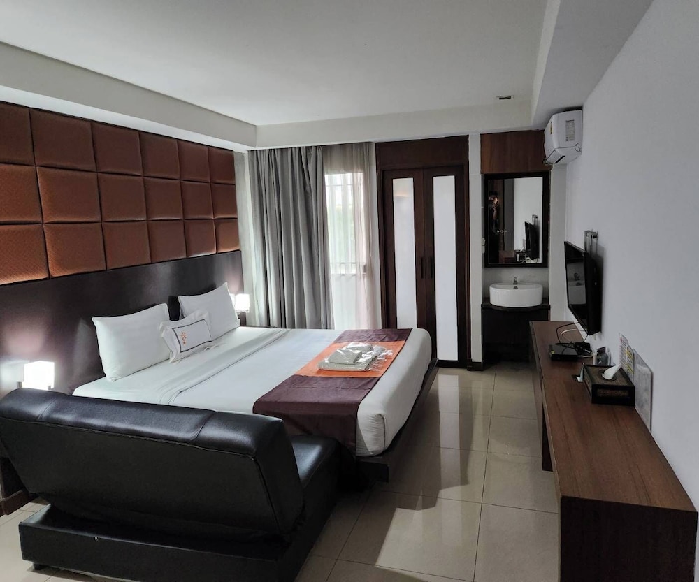 Collection O The Bangkok Cha Cha Suite 18/56