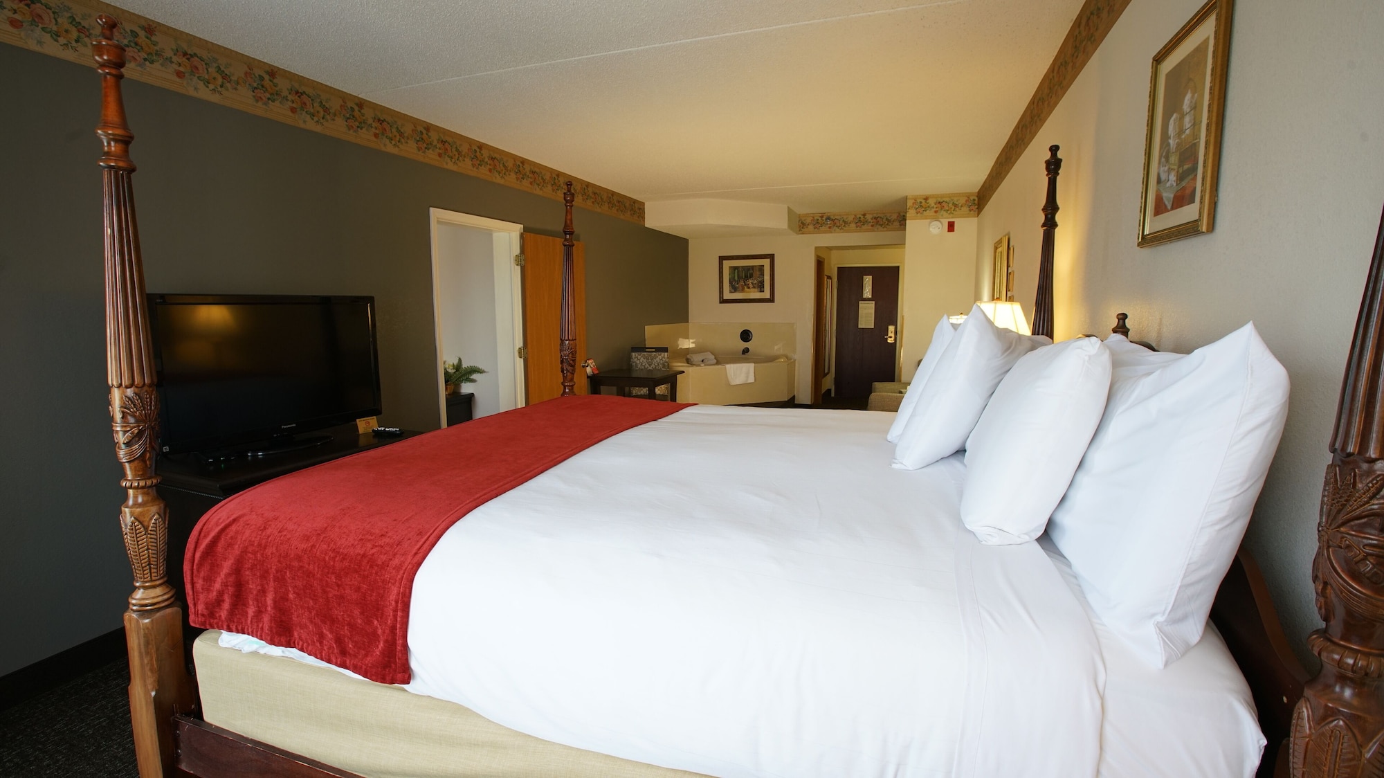 EXECUTIVE, SUITE, KING BED, JETTED TUB