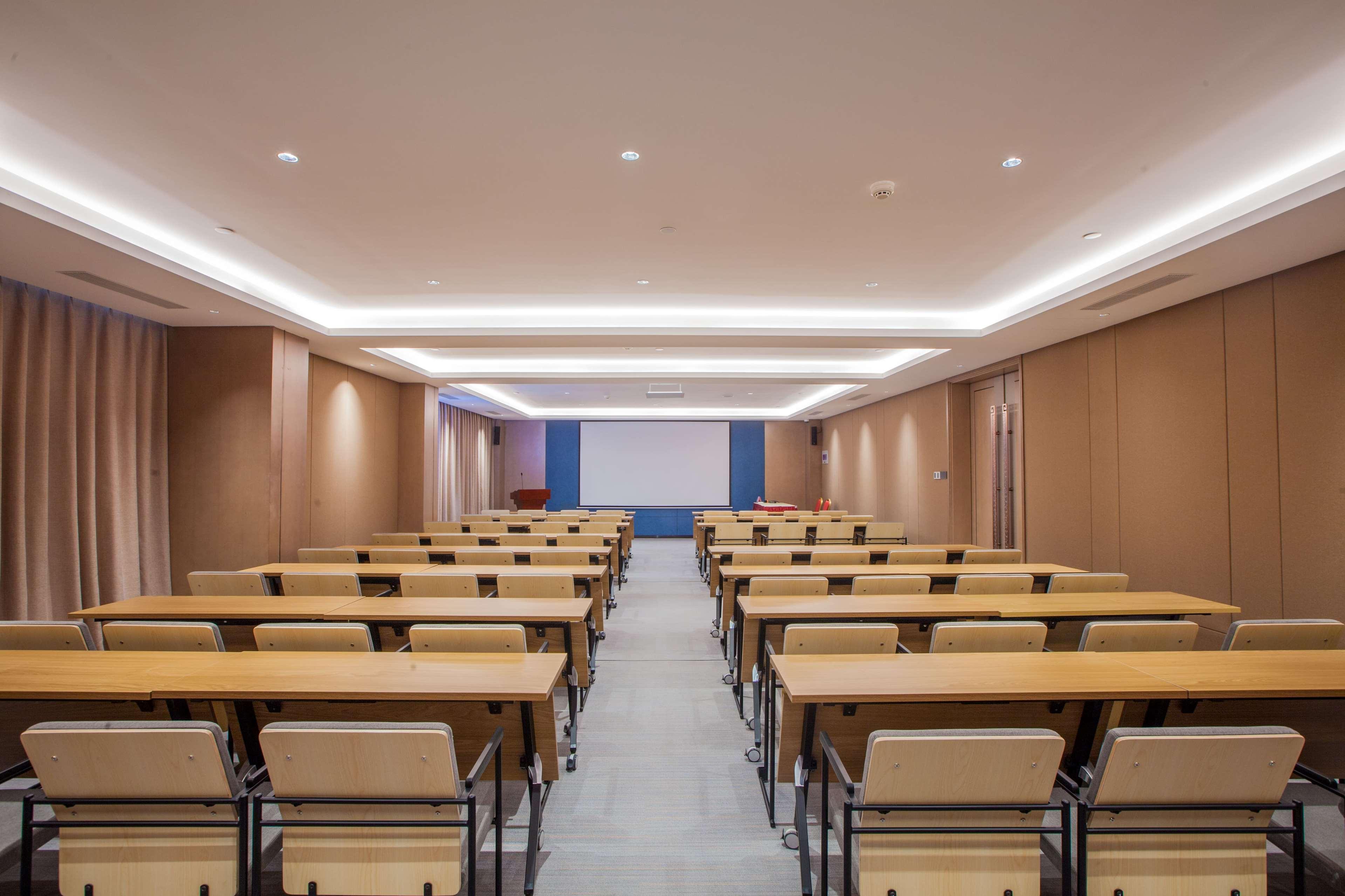 Ramada By Wyndham Luoyang Downtown 53/61