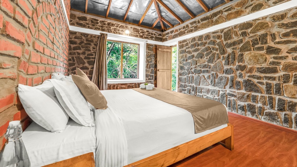 1 Bedroom, Suite, King Bed, Valley View, Balcony