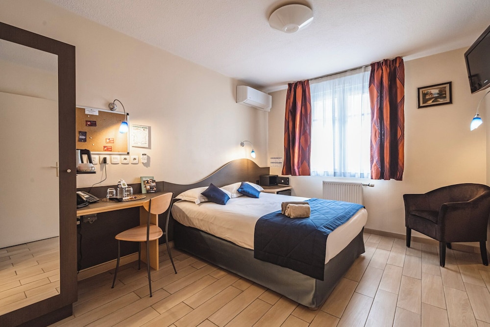 ROOM, DOUBLE BED