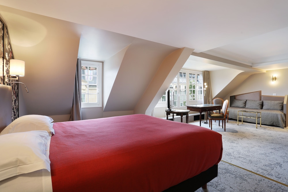 EXECUTIVE, SUITE