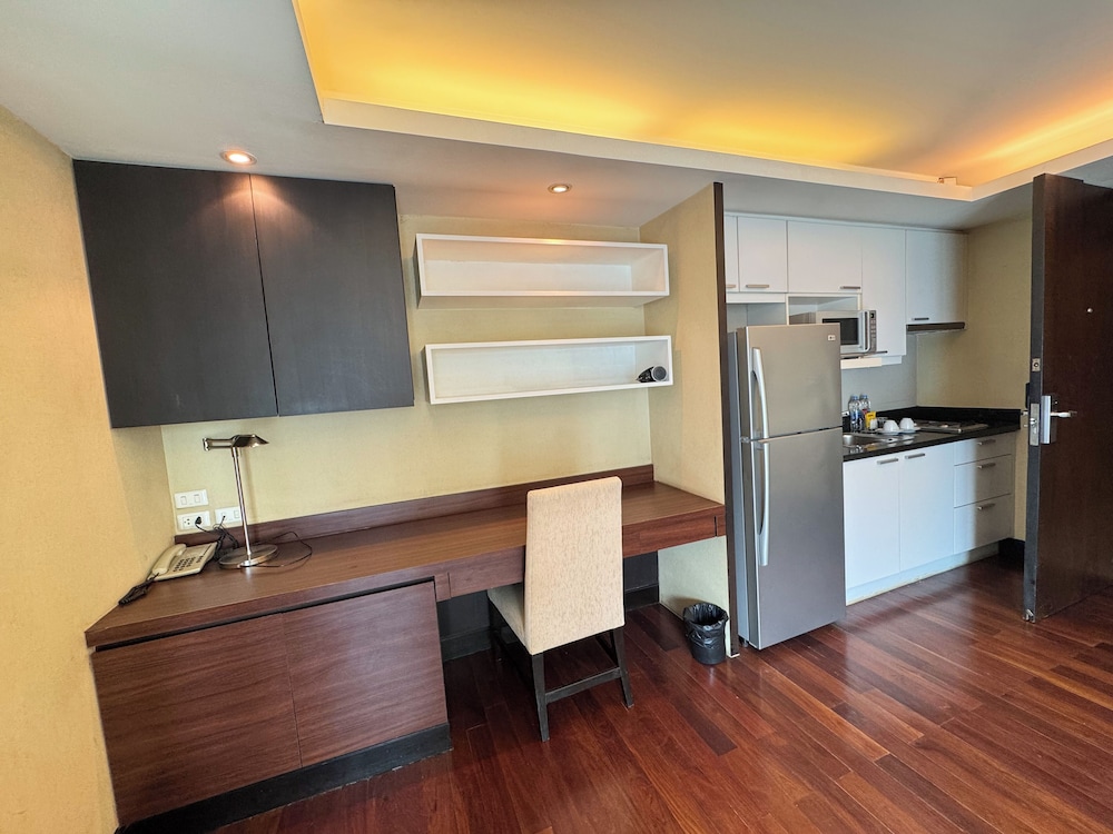 The Narathiwas Hotel and Residence Sathorn Bangkok 13/63