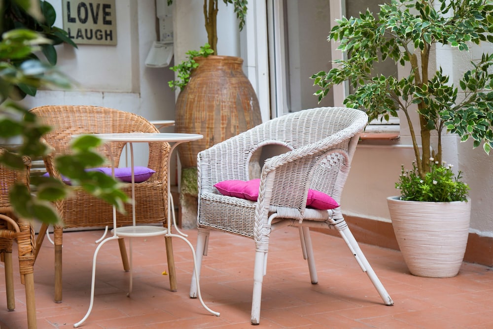 Jardinets Guest House 50/59