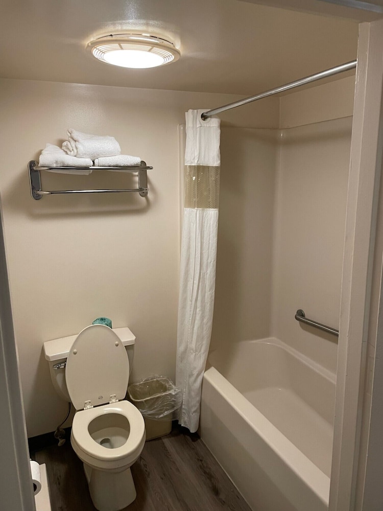 Express Inn -Rahway 37/46