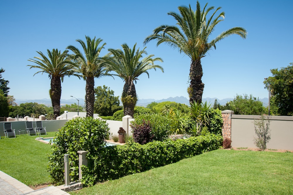 Four Palms Accommodation 55/64