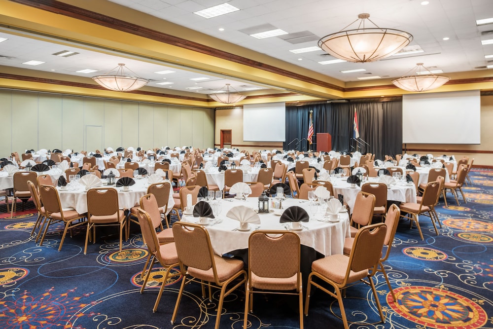 Capitol Plaza Hotel Jefferson City 31/38