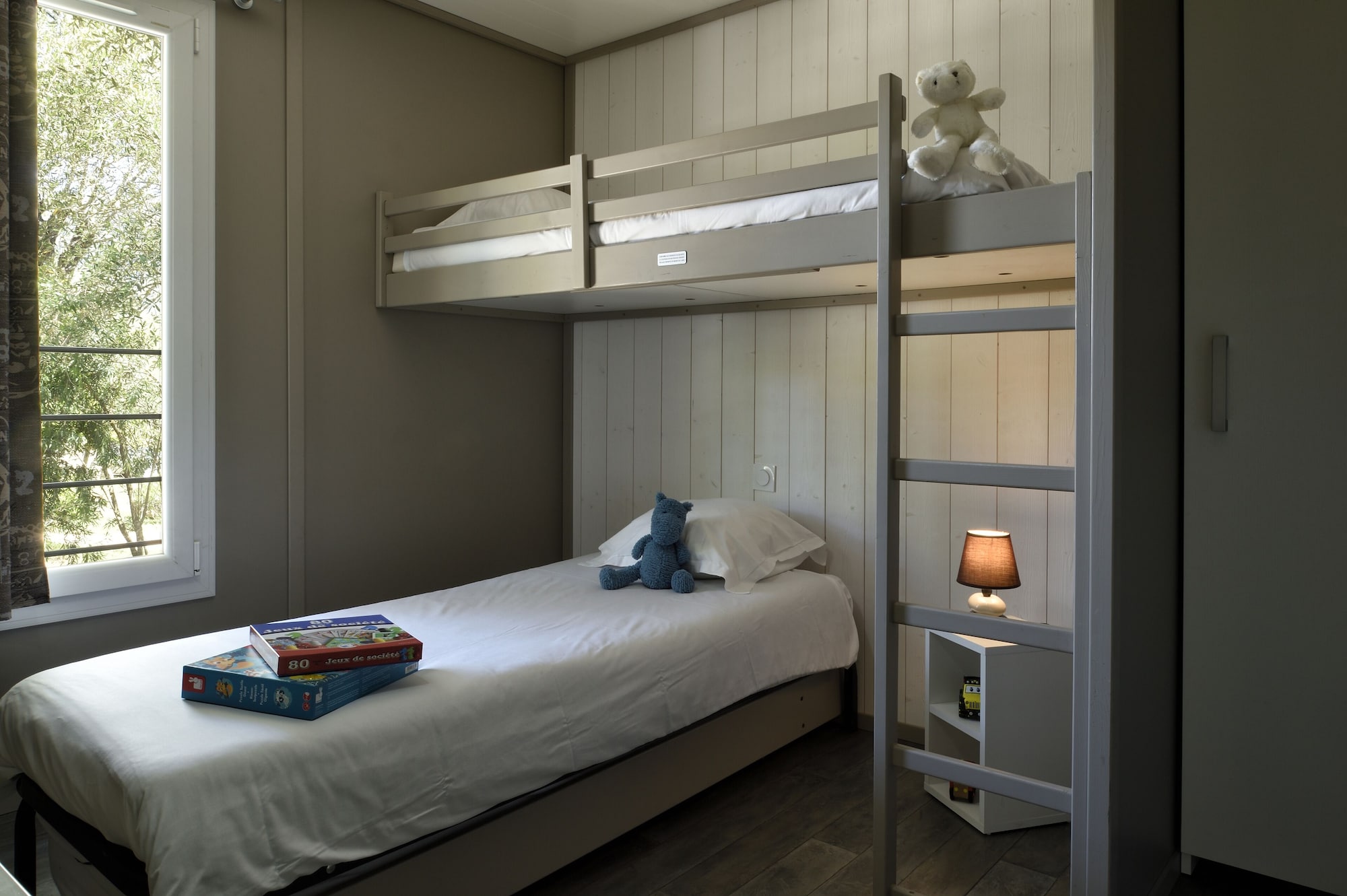 3 Bedrooms, Family, Chalet, 1 Double and 4 Single Beds