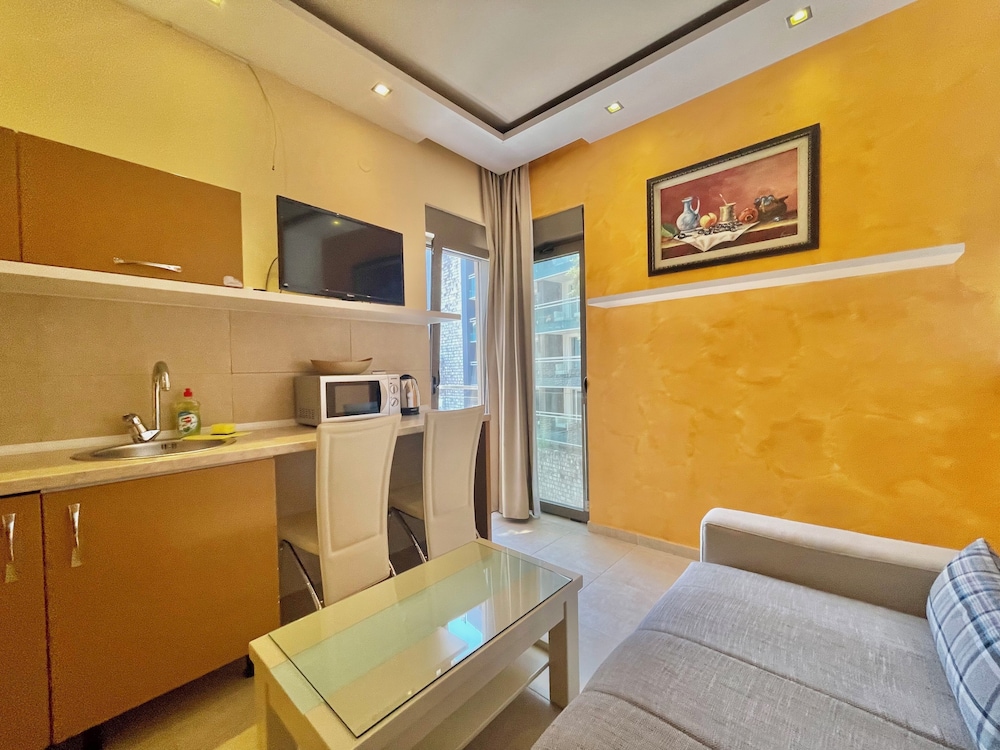 HOTEL BUTUA RESIDENCE 12/100