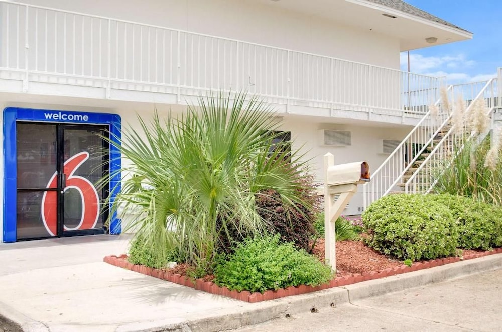Motel6 Gulfport, MS – Airport 36/48