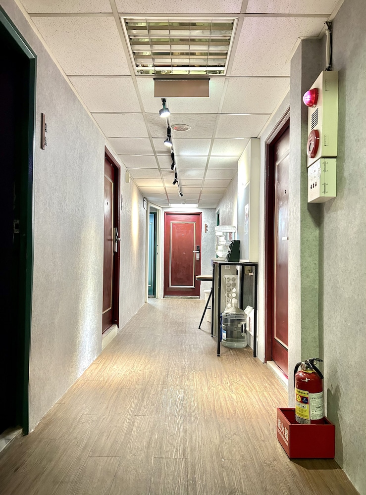 Ximen Triple Tiger Hostel 41/50