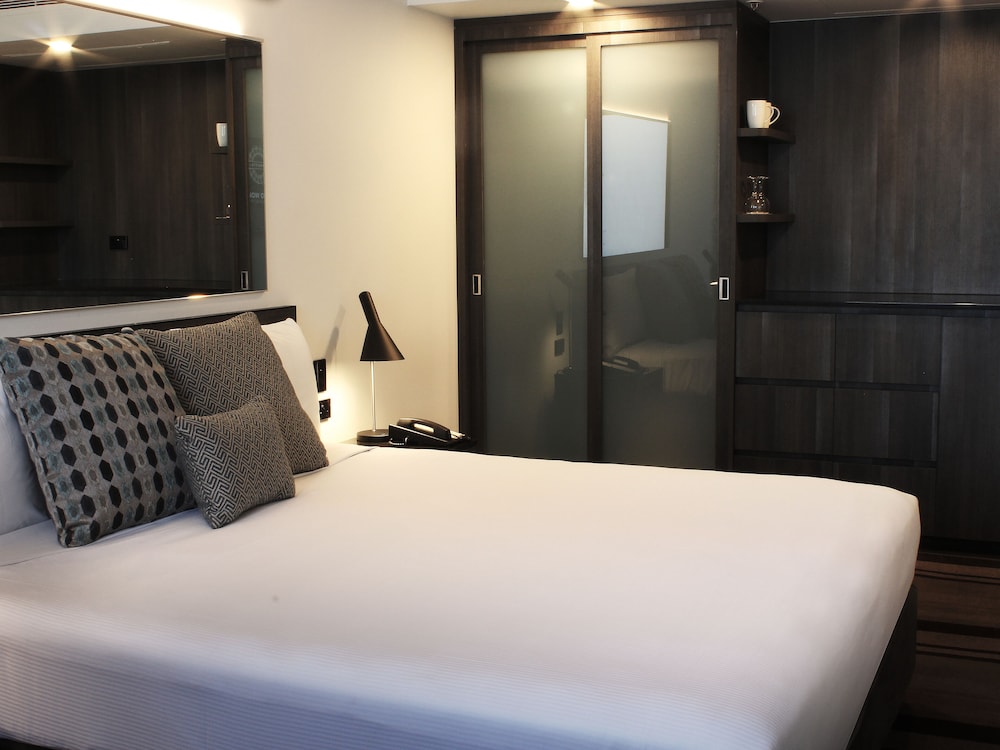 Mercure Sydney 25/67