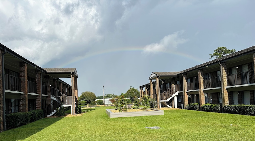 At Home Inn And Suites Pensacola 79/80