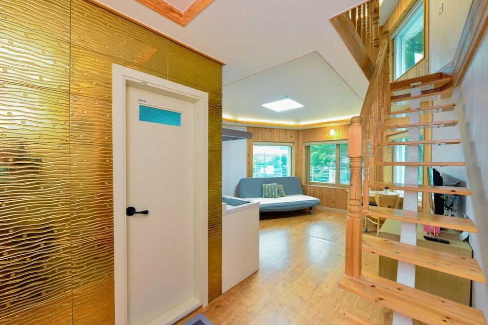 Gapyeong Camel Pension 25/50