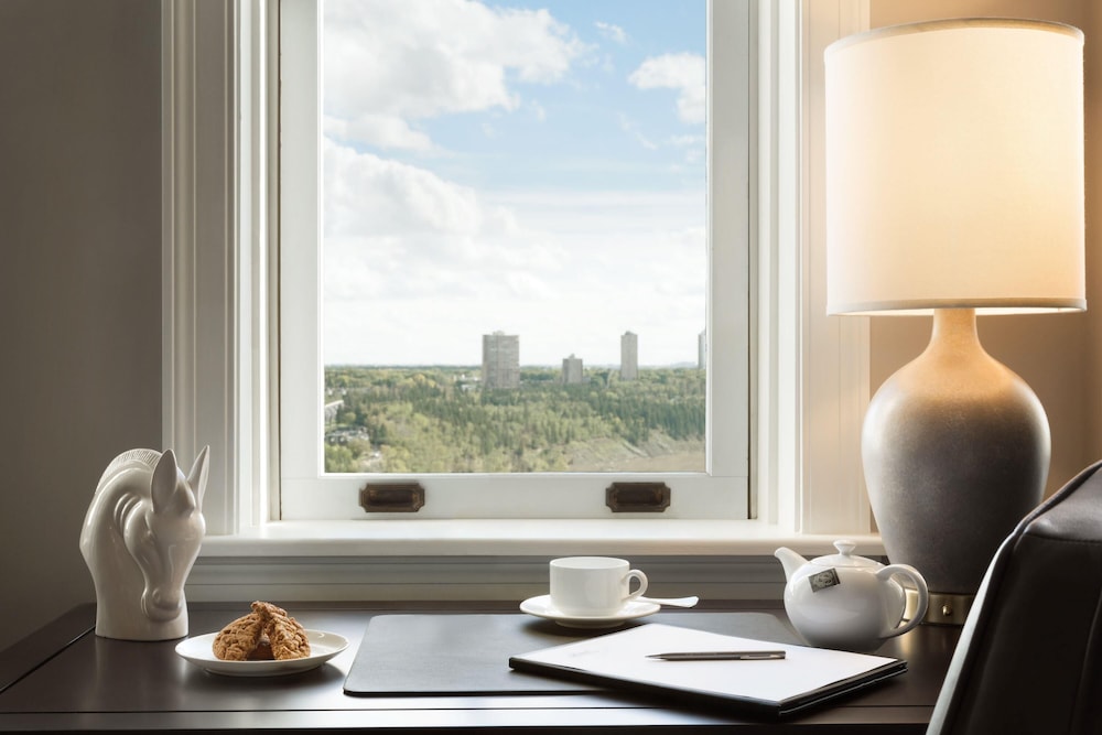 Fairmont Hotel Macdonald 39/62