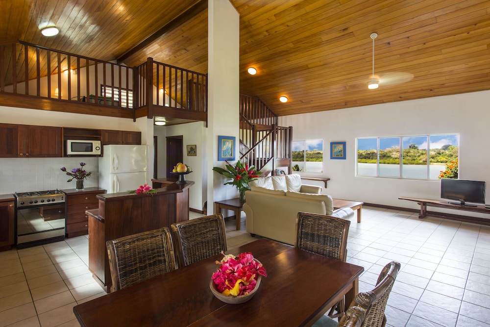 Poppys On the Lagoon 43/64