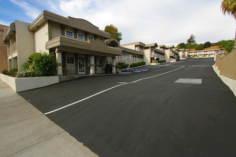 Budget Inn of Hayward 59/68