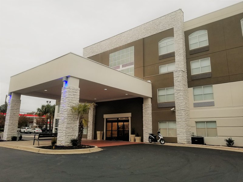 Holiday Inn Express Suites Columbia Two Notch 17/18