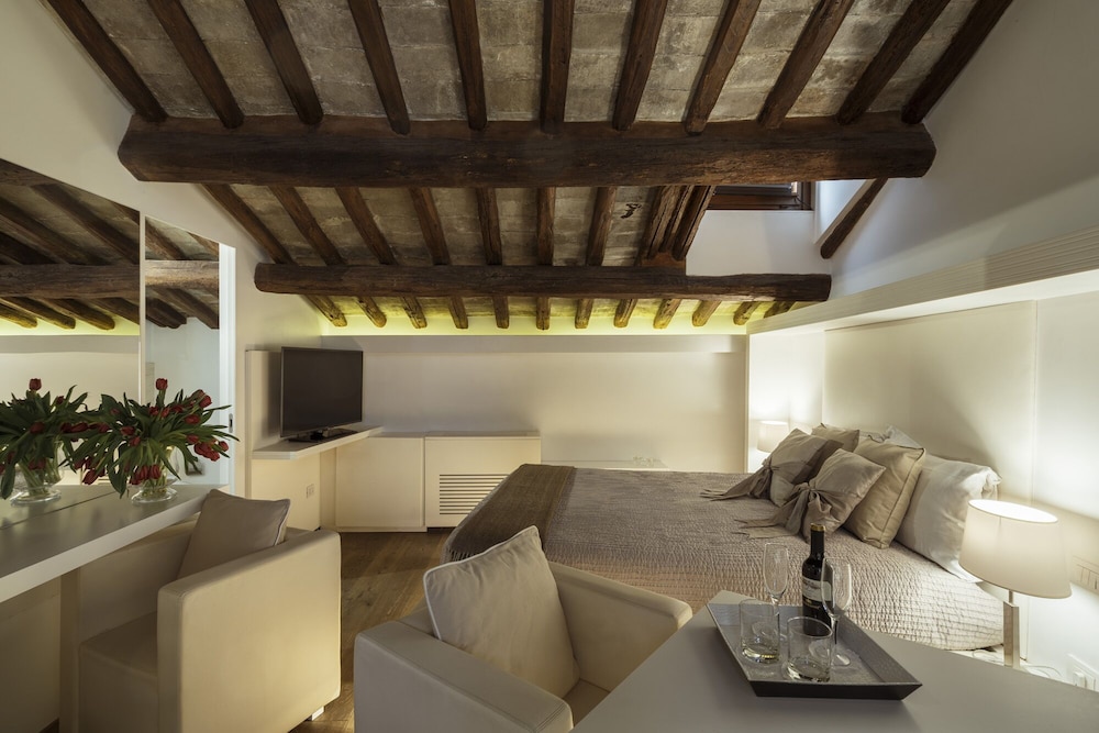 GIGLI D'ORO SUITE 23/33
