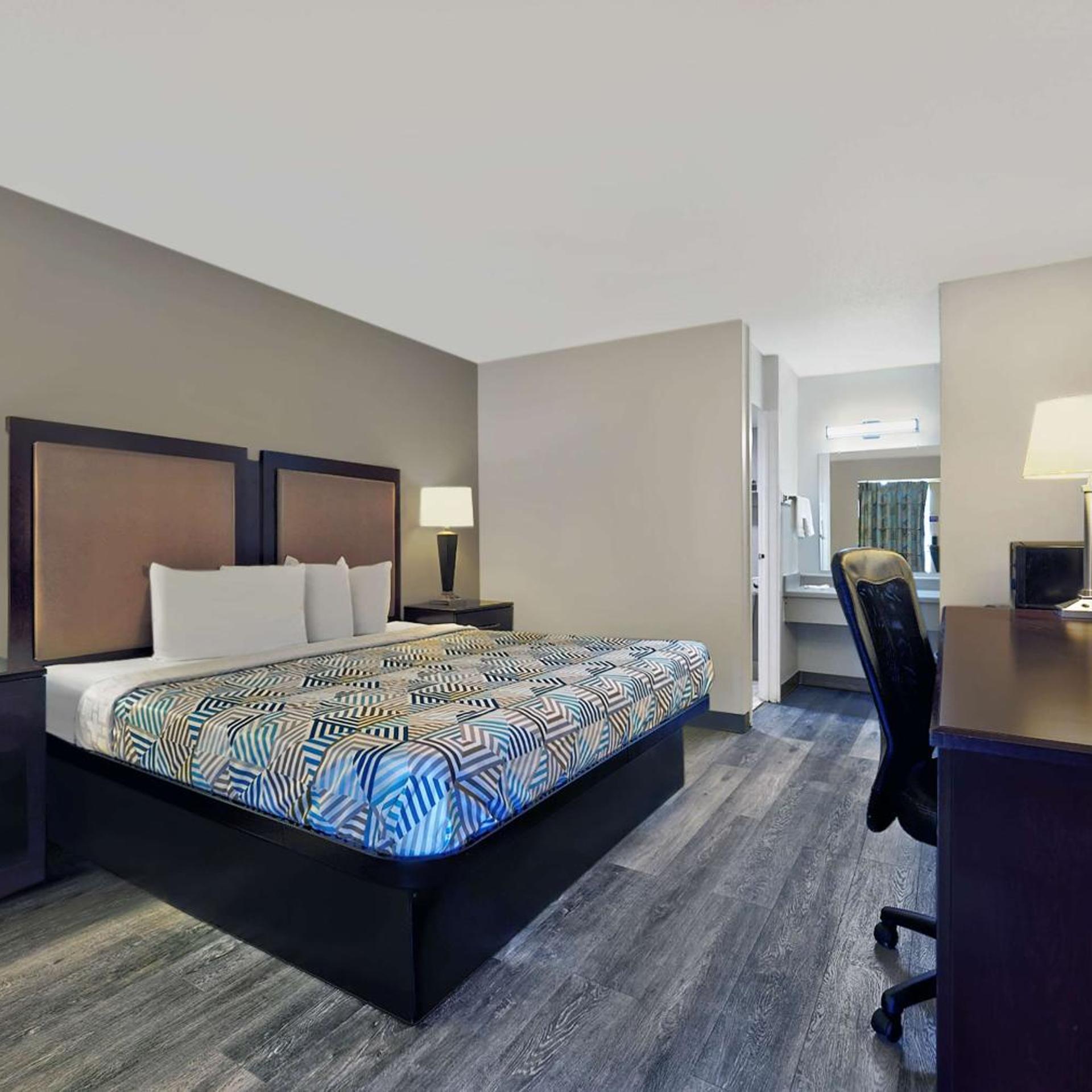 1 Full Bed - Smoking