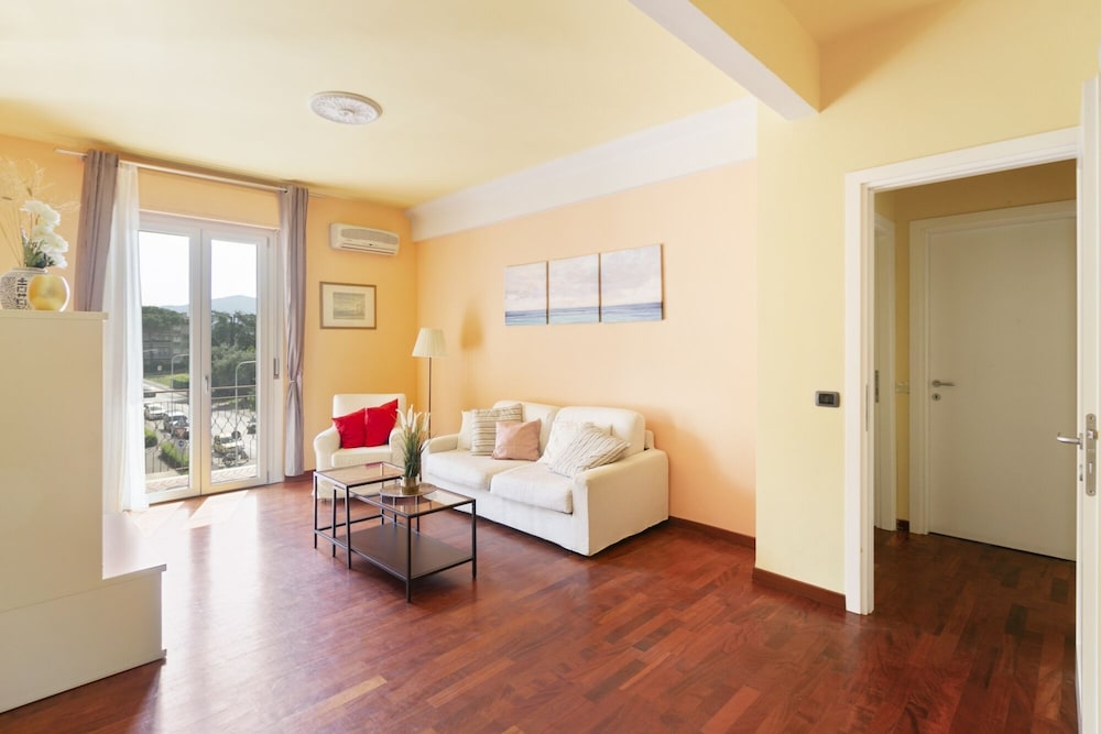 Gavinana Apartment 3/21