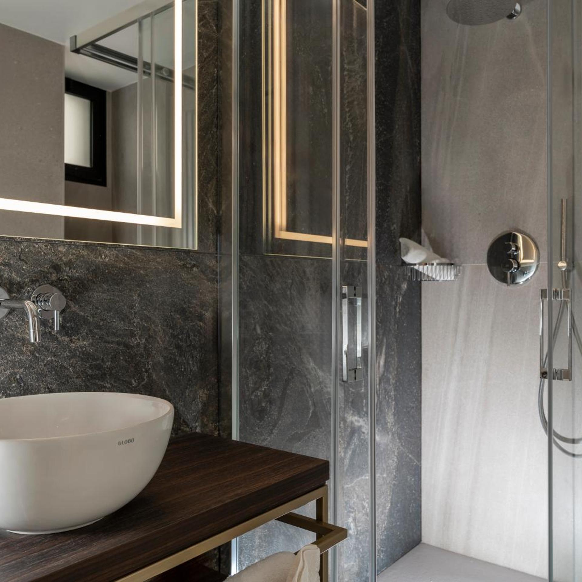 جناح جونيور بشرفة، Grazia Hotel 10/10