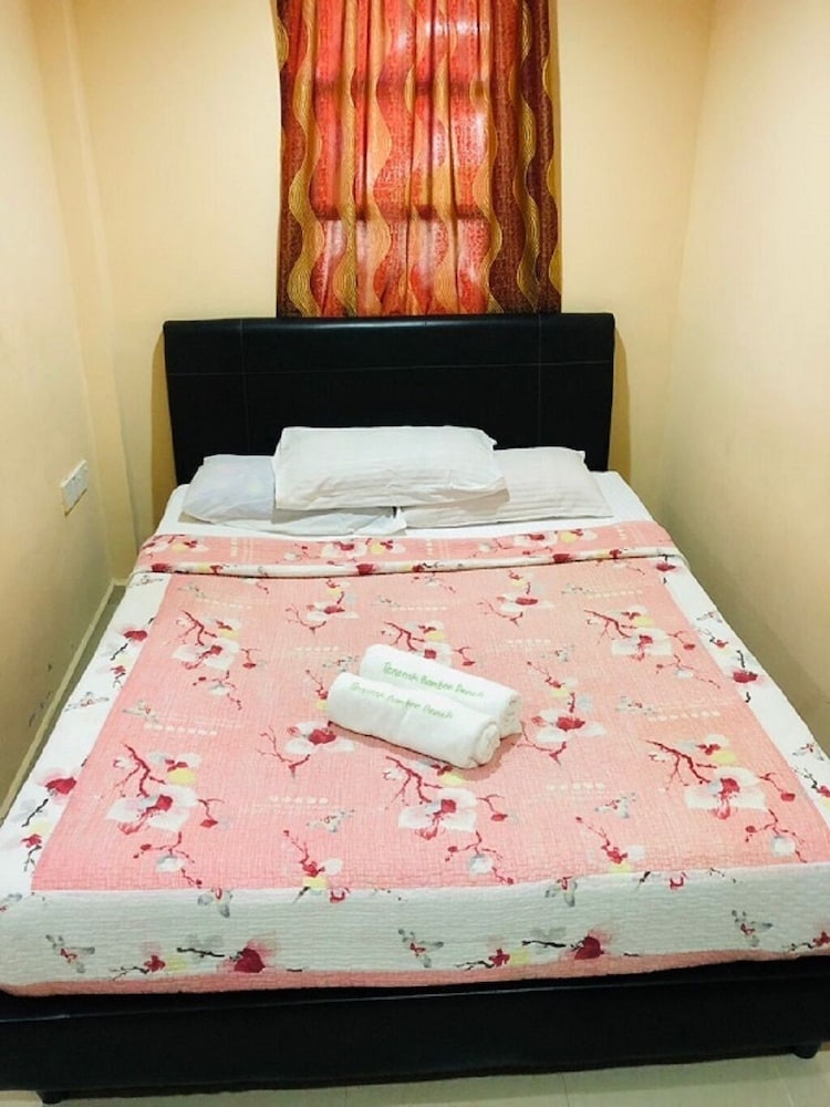 Penarak Bamboo Beach Motel 19/43