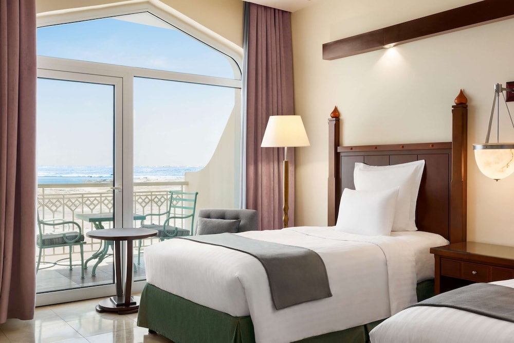 Room, Twin Beds, Mountain and Ocean View