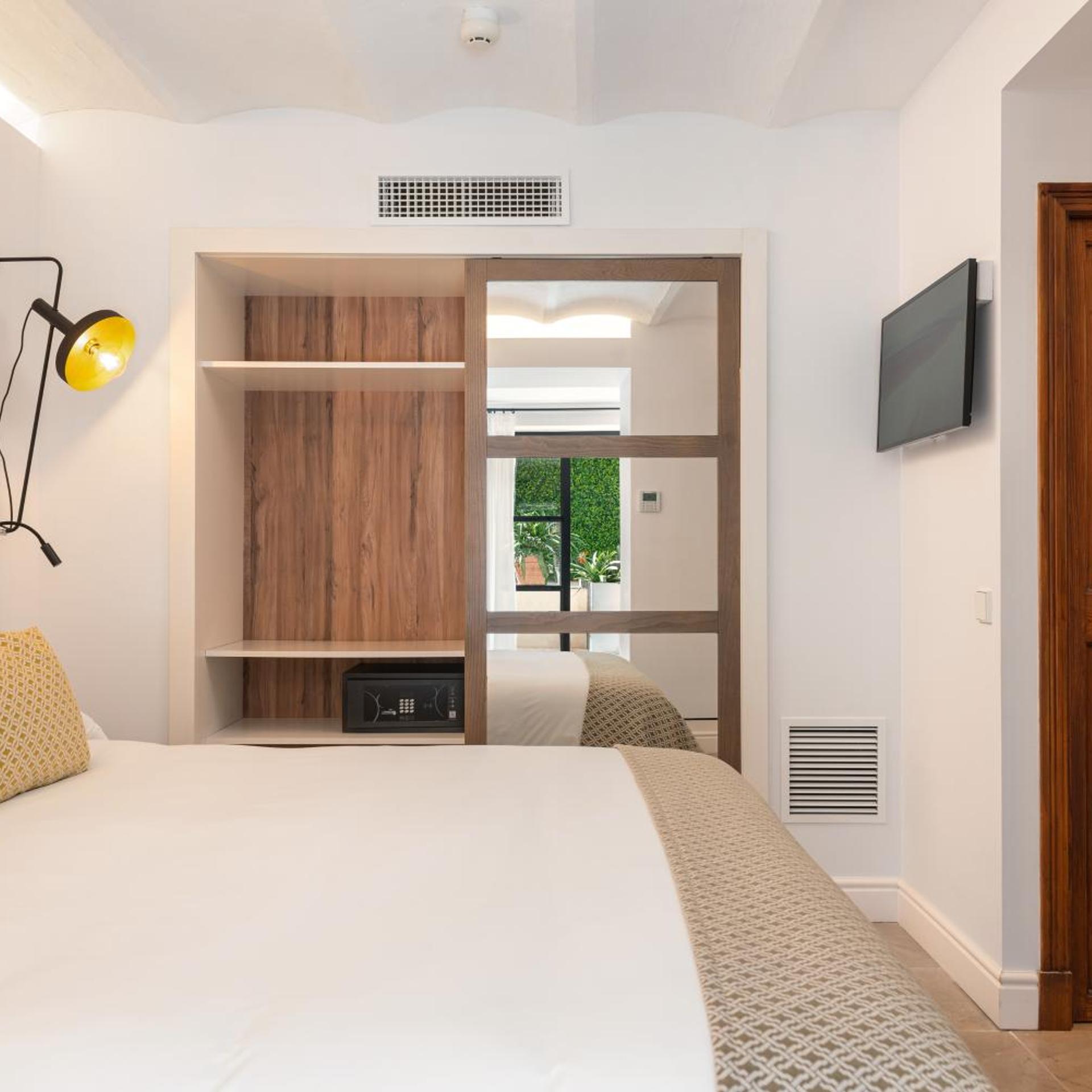 Deluxe, Double Bed, Pool View