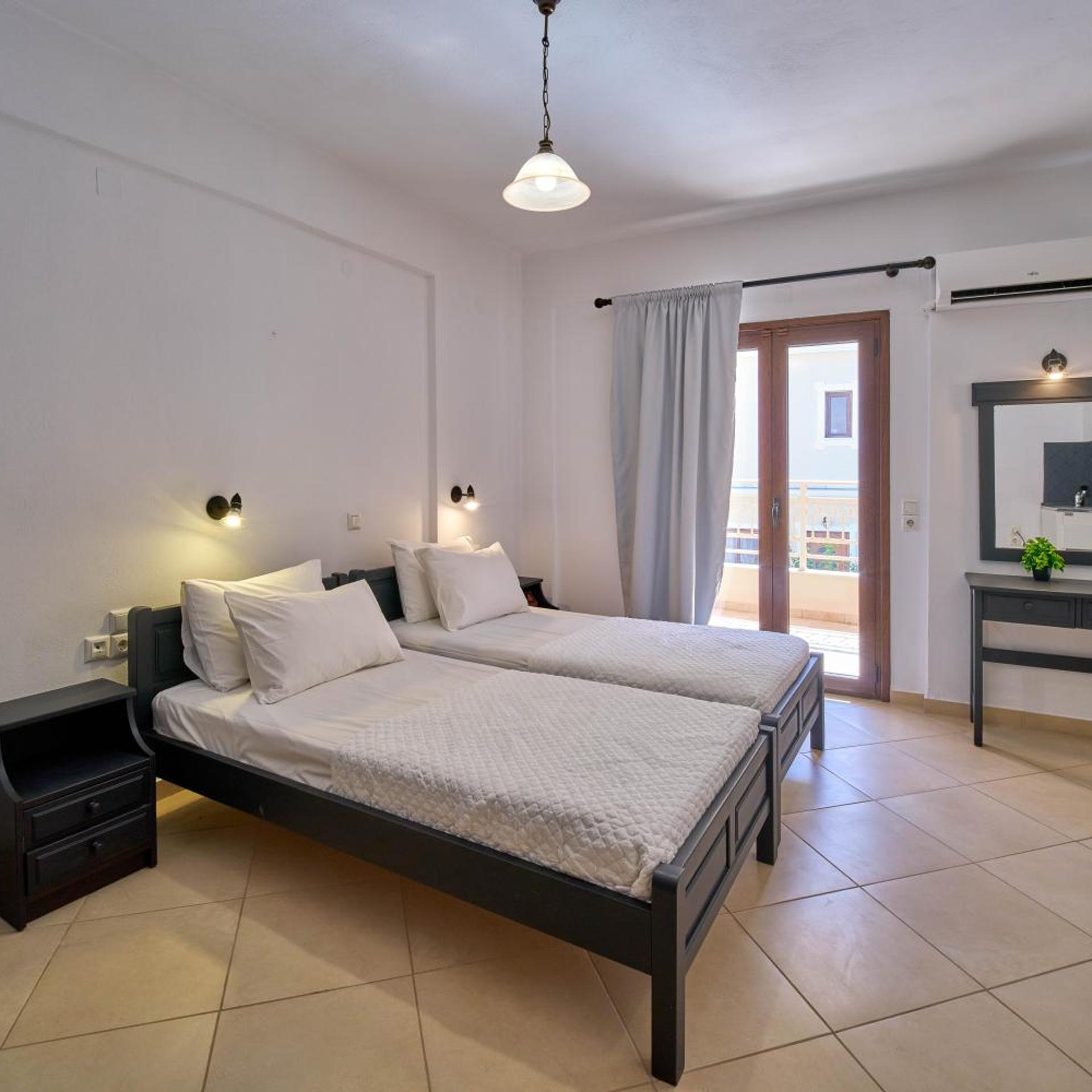 SIFAKIS HOUSE 33/65