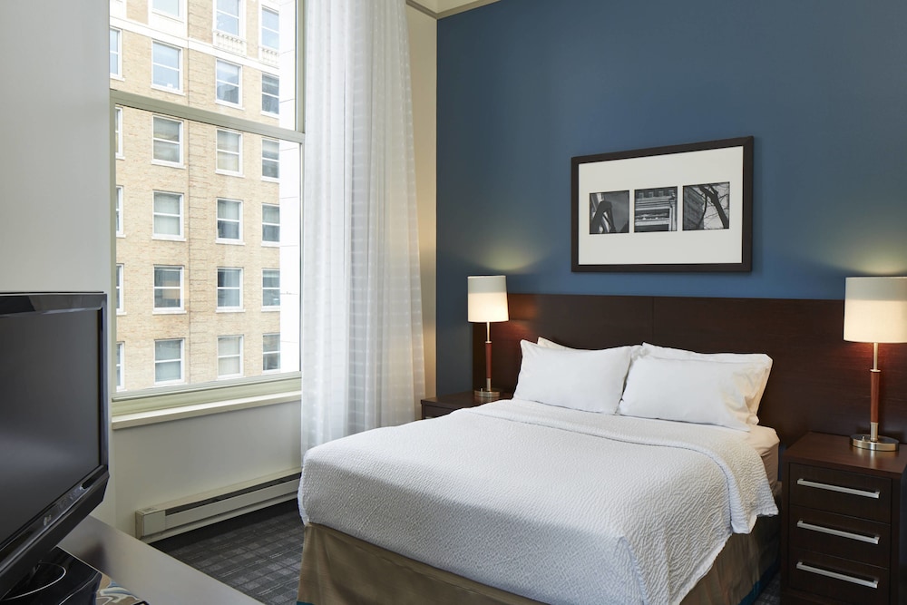 Residence Inn Milwaukee Downtown by Marriott 16/54